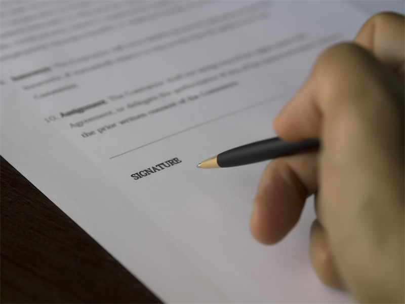 Provisions to Include in an Associate Contract