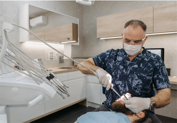 Dental Implants in 2025: Costs, Timelines, Coverage & Smart Ways to Save 