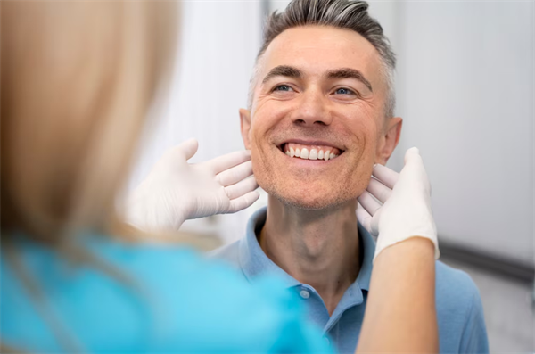 Dentures vs Dental Implants: Which One Is Right For Me?
